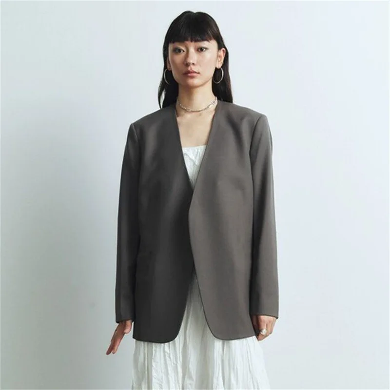 

Новый повседневный серый деловой костюм с подплечниками для женщин: весенне-осенний стиль, приталенный, модный, из полиэстера