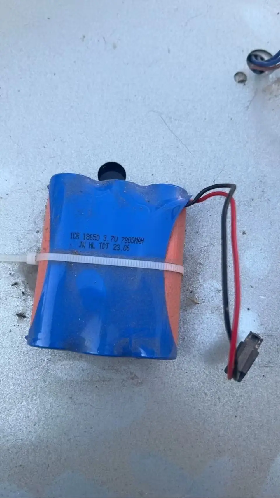 buy more will cheap Brand new genuine 18650 7800MAH with flat head charging 3.7V device line and plug