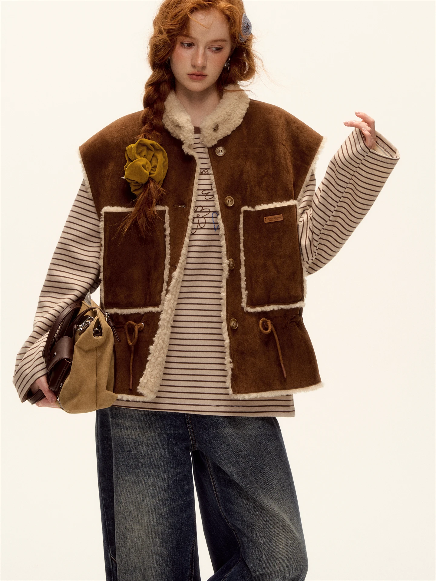 

Двусторонний замшевый вельветовый жилет AsGony с меховой отделкой, ретро-топ для повседневной носки, утепленный, с круглым вырезом, на одной пуговице, из чистой шерсти.