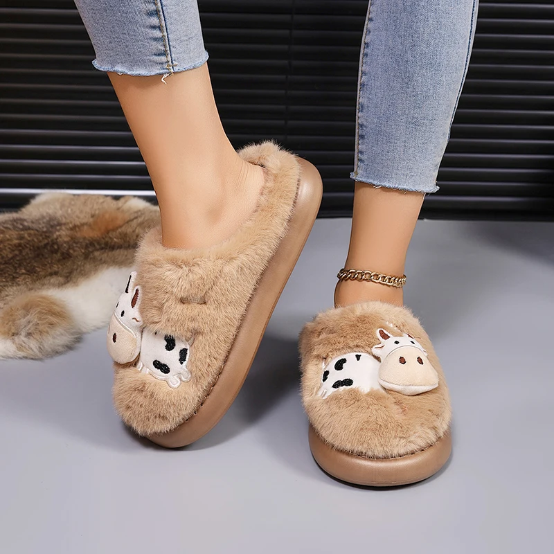 3D-Kuh-Plüsch-Hausschuhe für Damen, warme, flauschige Mules für den Winter, Mädchen-Freizeit-Hausschuhe, flauschige Fell-Slides, Unisex, weiche Plateausohle – Detail 5