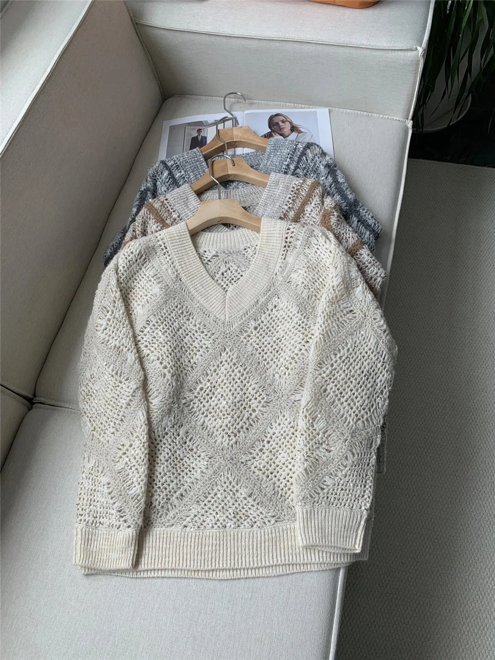 Women\'s Wool Hollow Sequined Pullover Autumn B*C V-Neck Long-Sleeved Knitted Sweater