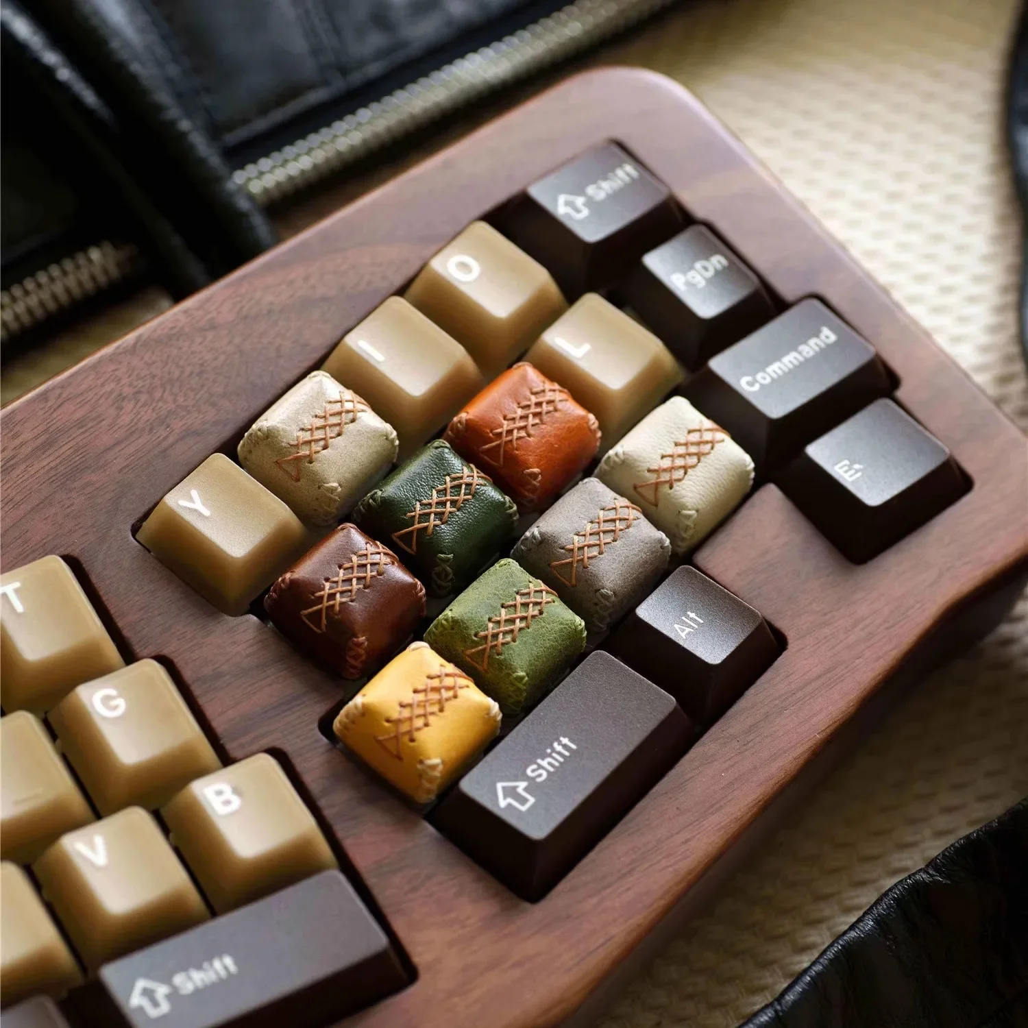 

Leather small square keycap personalized keycap single handmade retro rocket hammer three-dimensional mechanical