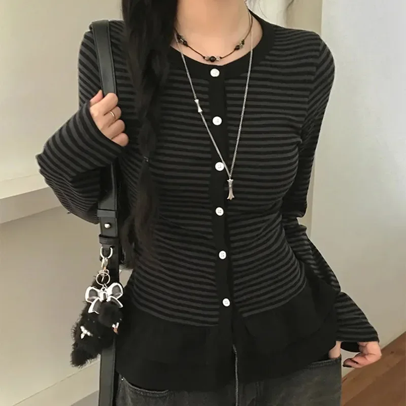 

Europe and America autumn new design sense stripe stitching slim top lazy wind comfortable leisure breasted cardigan top.