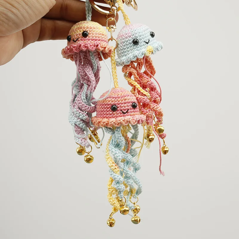 Kreativer Gehäkelter Quallen-Schlüsselanhänger Handgefertigter Gewebter Quallen-Anhänger Gestrickter Meeresfisch-Rucksackanhänger Liebevolles Geschenk – Detail 2