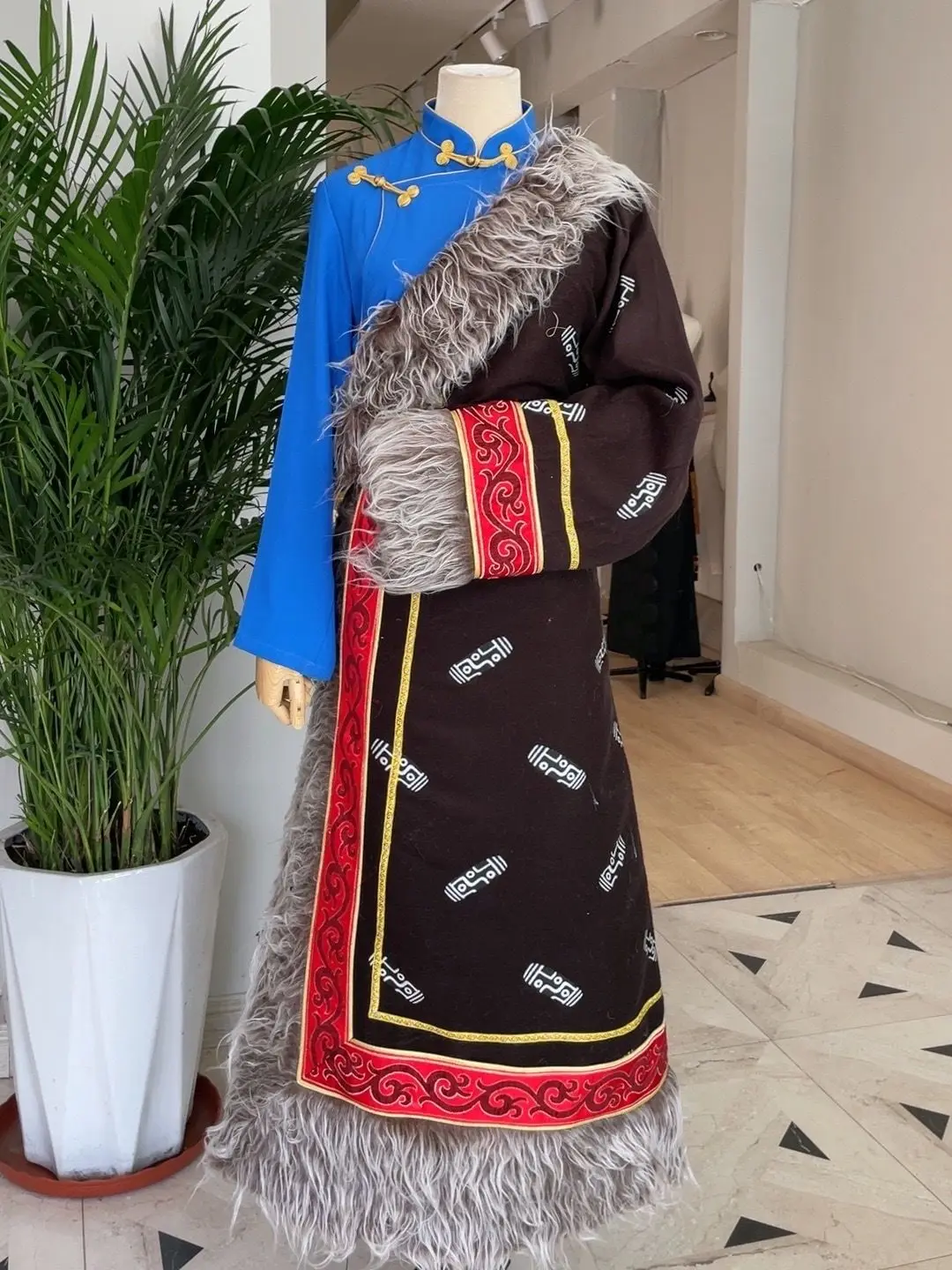 

New travel photography girl Hanfu photo thin Tibetan robe ethnic style