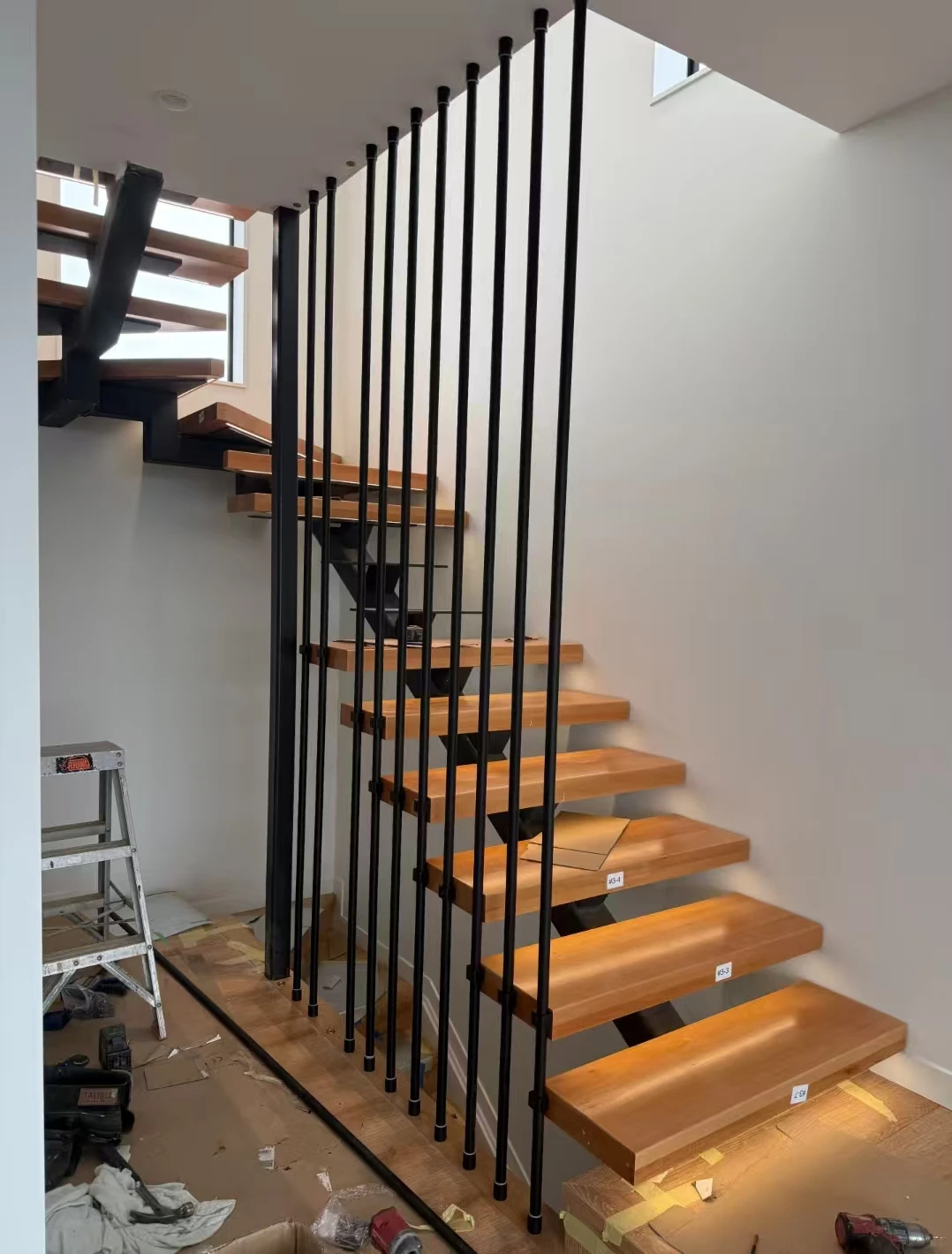 Customization High Quality Modern Design Indoor Straight Steel Ladder Railing Carbon Steel Tread Customizable Teak  Solid Wood