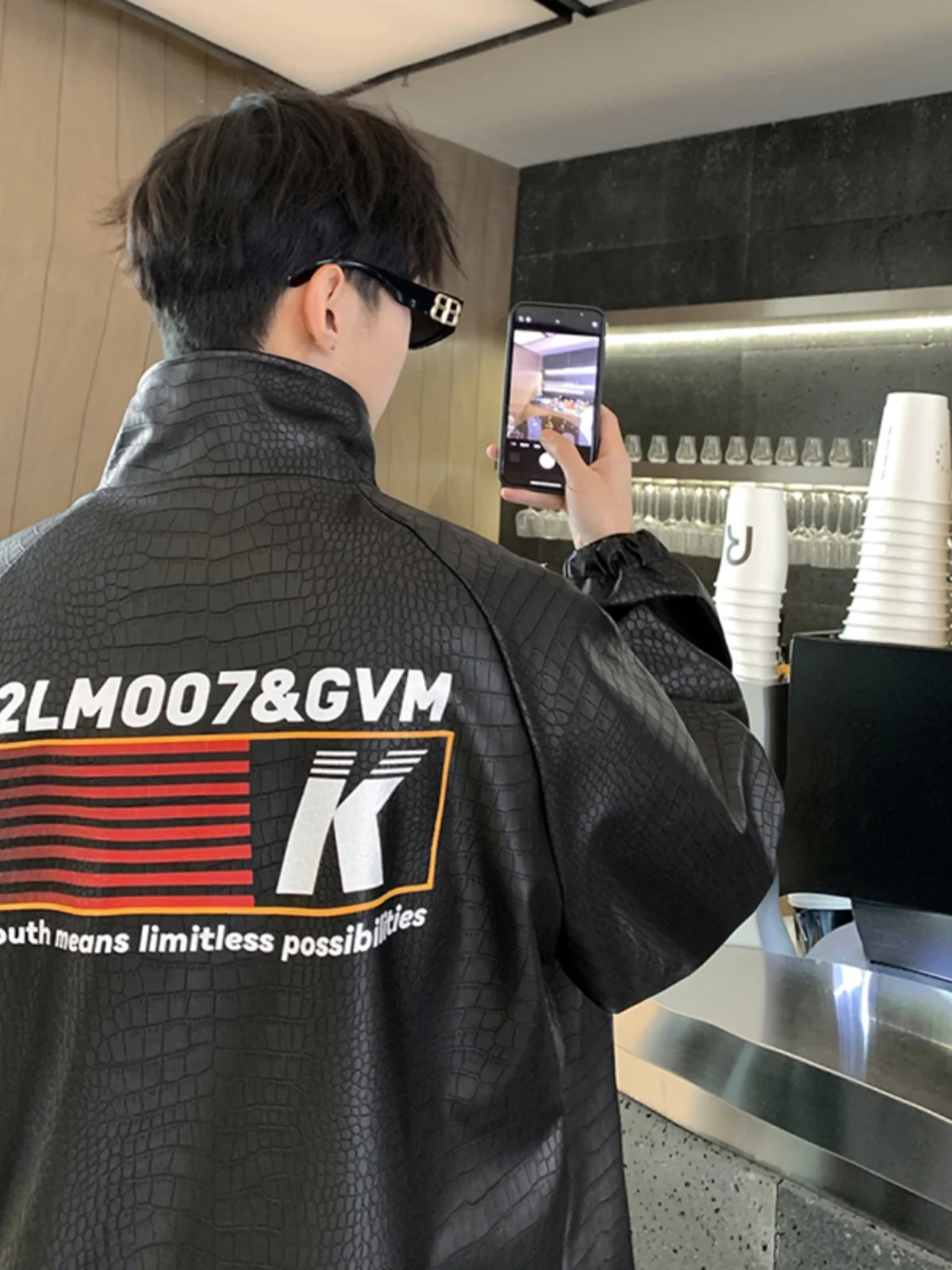 

Мужская куртка-косуха с крокодиловым узором, весенне-осенняя, в американском стиле, свободного кроя, из полиэстера, нейлона и композитного волокна