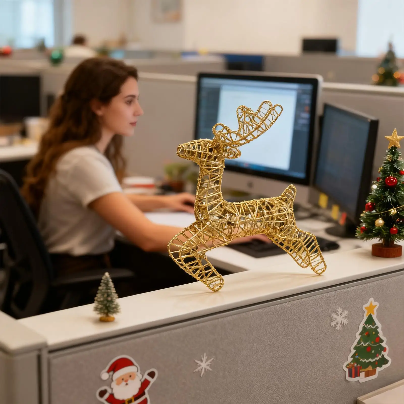 

Подсветченный олень, антикоррозийное зимнее праздничное украшение, предварительно освещенный блестящий стоячий олень для внутреннего и наружного газона переднего двора