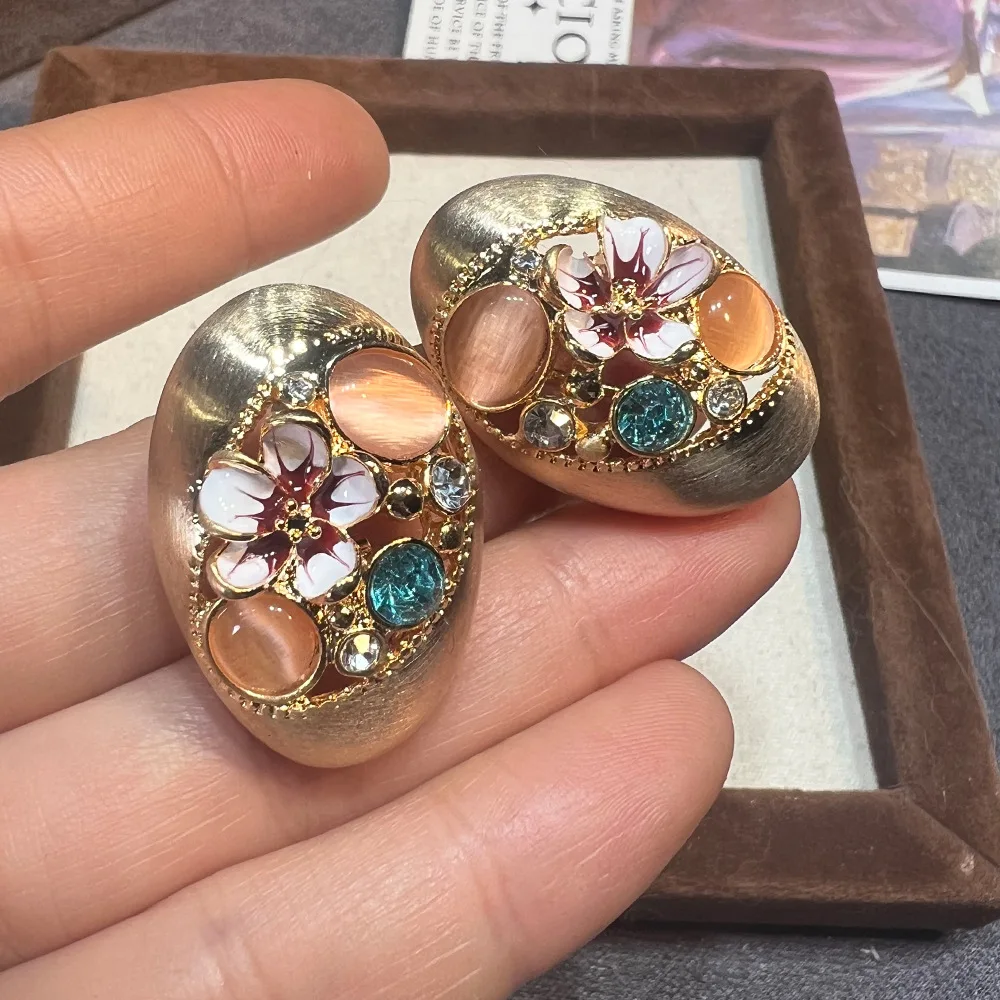 New brushed opal 18K exquisite versatile, oval Internet celebrity explosion exquisite fashion advanced S925 earrings
