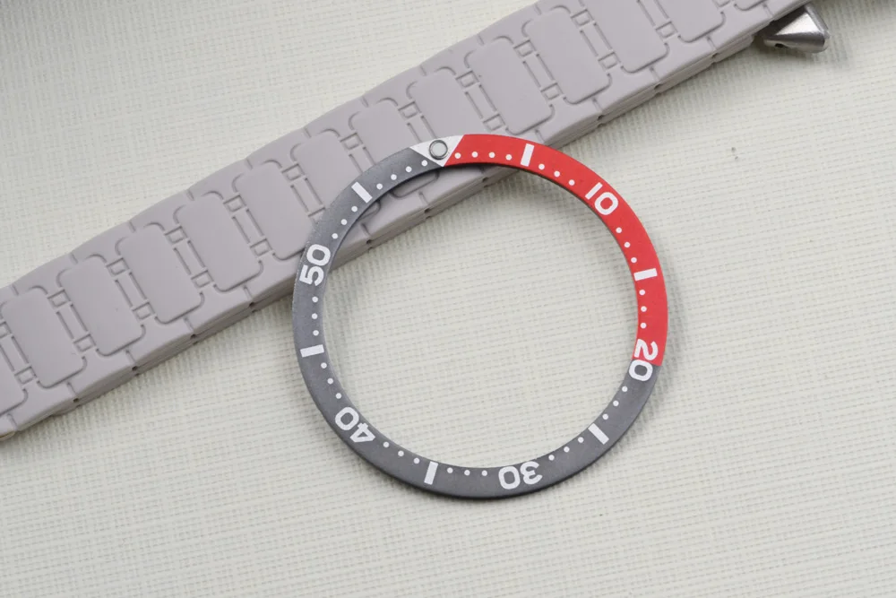 Grau-Roter Lünetteneinsatz 31,5-38mm passend für SKX007 009 Turtle 6105-8110 für NH35A/36A Uhrwerk Taucheruhrteile passend für Seiko – Detail 1