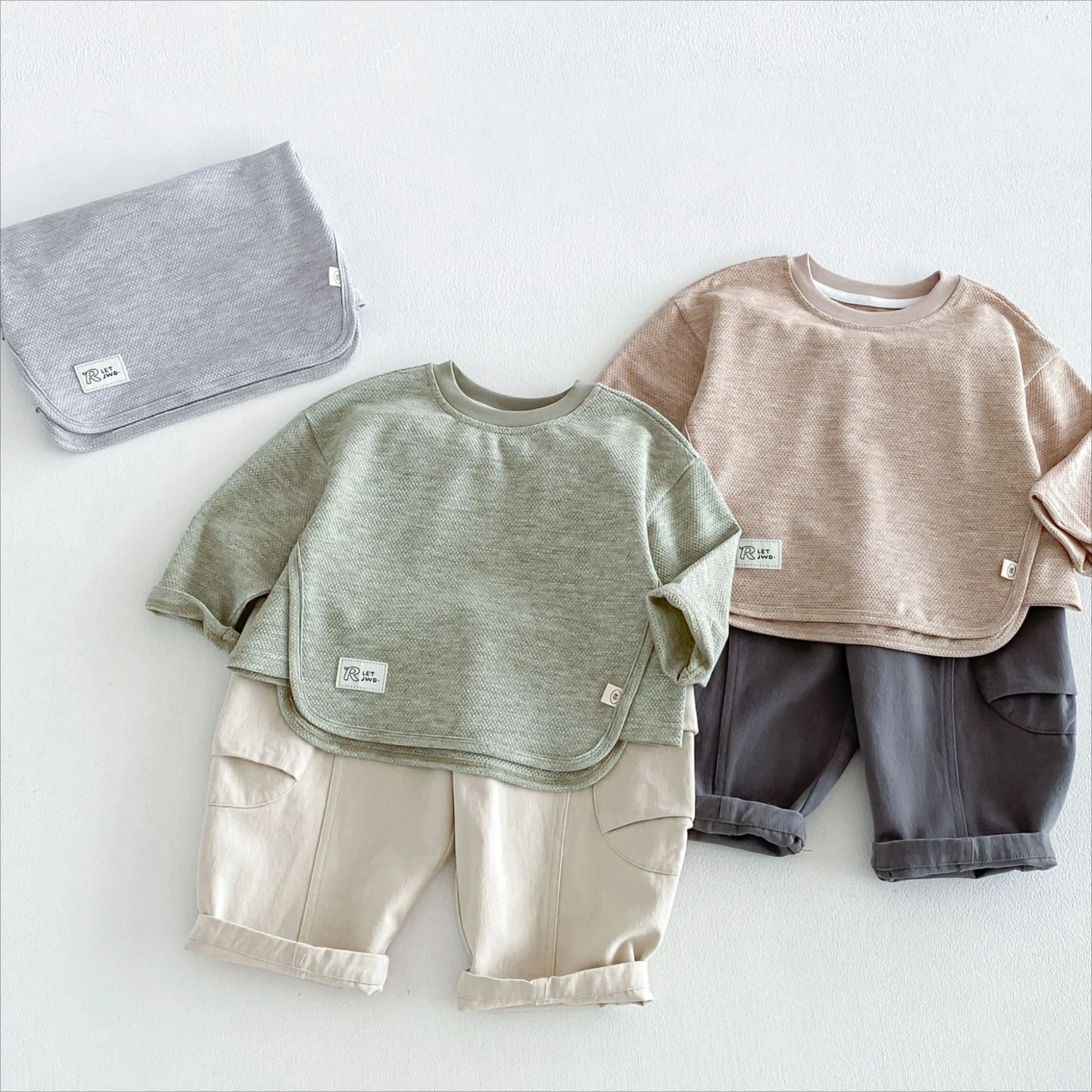 Boys Suit  Spring and Autumn Childrens Wear Korean Style Boys and Girls Simple Labeled T-shirt Cargo Pants Two-piece Set