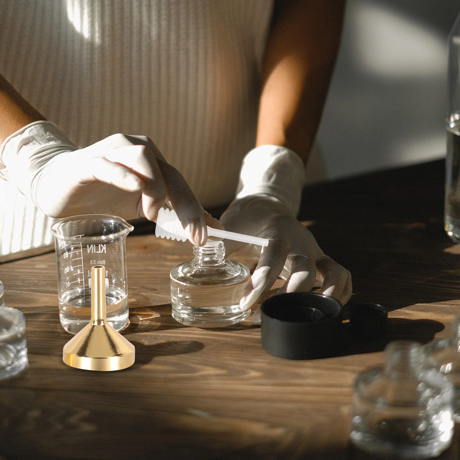 

1Set Liquid Dispensing Funnel Mini Metal Funnels for Perfume Transfer Refillable for Body Moisturizers Science