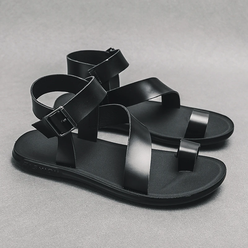 Summer New Men Sandals Anti slip Flat Heel Outdoor Beach Shoes Korean Fashion Shoes Black and White 38-45 Men Sandals