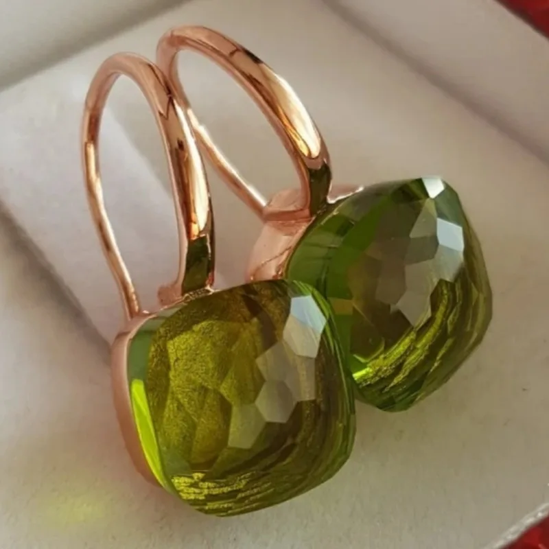 Luxury Temperament Cut Green Synthetic Agate Dangle Earrings for Women Fashion Charm Golden Banquet Festival Jewelry Accessories