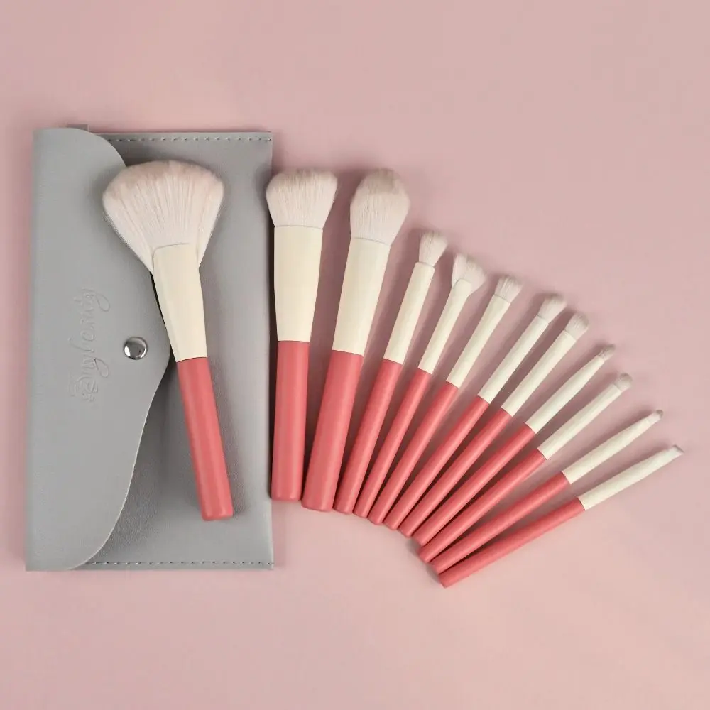 Ensemble de pinceaux de maquillage moelleux, manche en bois avec sac de rangement, brosse pour ombre à paupières, brosse professionnelle pour correcteur de cheveux doux pour débutant
