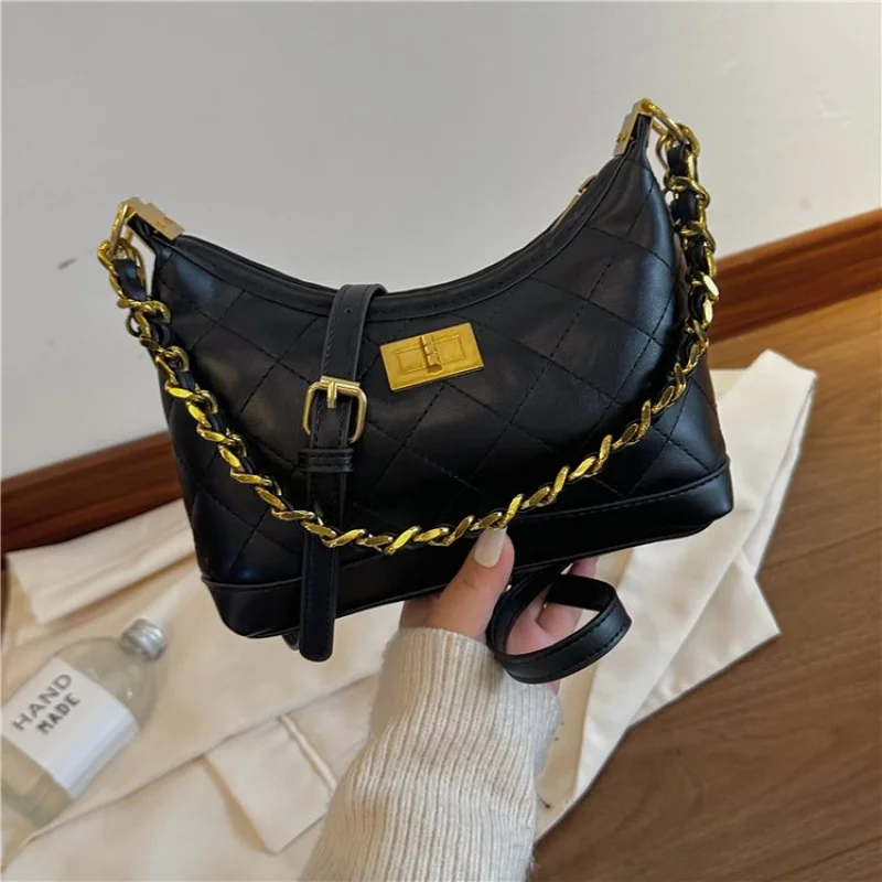 Elegancka torebka damska wykonana ze skóry nubukowej, o swobodnym, amsterdamskim, luksusowym, lekkim i miękkim stylu do noszenia na co dzień.