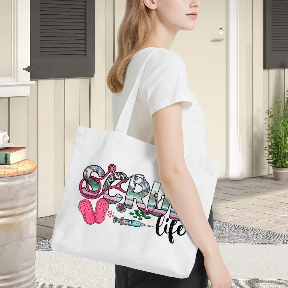 Bolso de mano para enfermera. Diseño de estetoscopio y jeringa para trabajo, compras y comestibles.