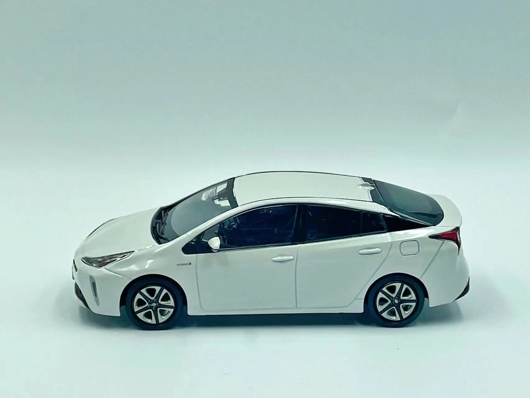 Original factory 1:30  Prius Limited Edition Simulation Alloy Static jdm Car Model Toys Gift