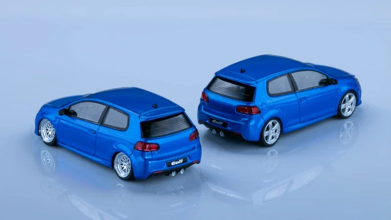 Maxwell 1:64 GOLF RMK6 Pearl White / Blue Die-Cast Car Model Collection Miniature