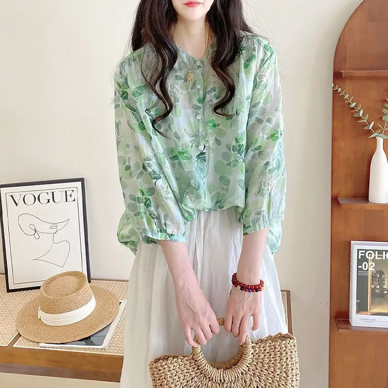 2024 Summer Women's Casual Fashion Elegant Commuting Round Neck Loose Button Print Retro Fresh Blue Fragmented Flower Shirt Top