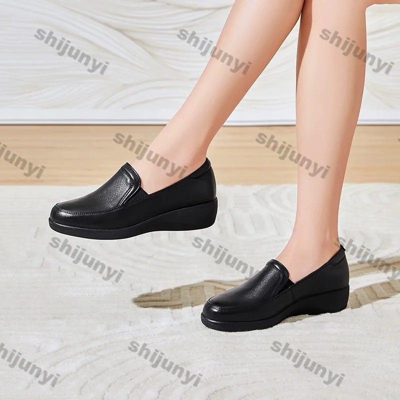 

Женская обувь без шнуровки, весна-осень 2026, новая удобная повседневная обувь на мягкой подошве, модные универсальные нескользящие лоферы на танкетке