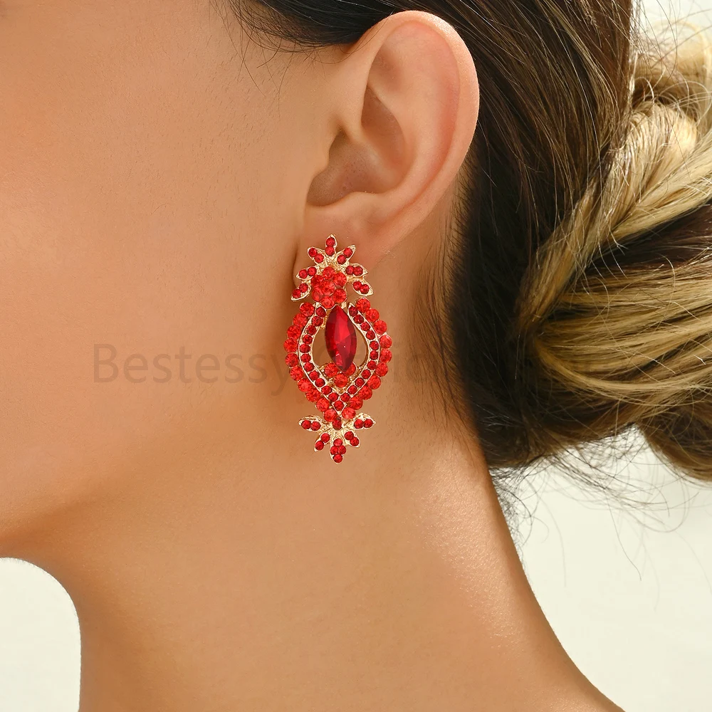 هندسية كلاسيكية تصميم الأزياء شنقا قلادة الأقراط للنساء الفاخرة عالية الجودة الحلو الرومانسية مجوهرات الزفاف الإكسسوارات