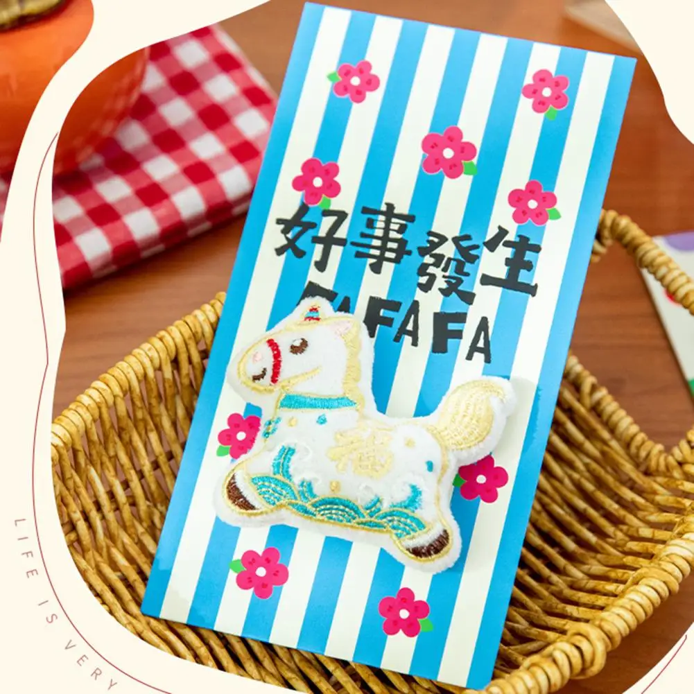 حقيبة مغلف هدايا للكبار مع تصميم حصان كرتوني حقيبة رأس السنة الميمونة تتميز بمواد سميكة مطرزة ثلاثية الأبعاد محظوظة