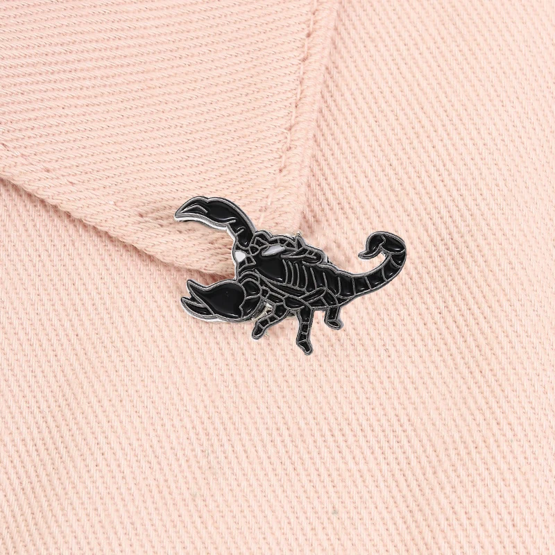 Skorpion-Skelett Emaille-Anstecknadel Dunkel-Gotische Röntgen-Knochenstruktur Skorpion Metall-Brosche Rucksack-Revers-Abzeichen Schmuckgeschenk für Freunde – Detail 4