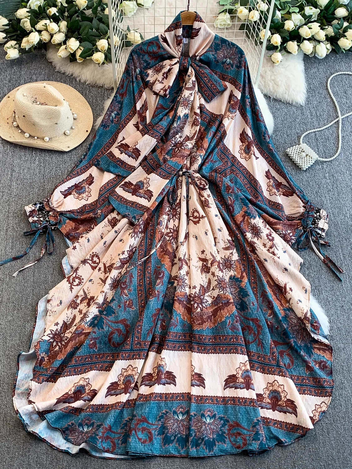 เสื้อคลุมผู้หญิงทรงวี แขนทรงปีกค้างคาว ลายพิมพ์แบบอสมมาตร สำหรับฤดูใบไม้ร่วงและฤดูหนาว เหมาะสำหรับใส่ทำงาน