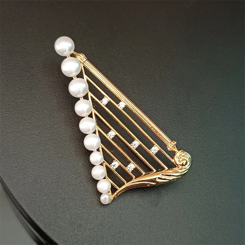 

Vintage Court Style Micro-set Zircon Natural Freshwater Pearl Brooch Exquisite Classical Harp Instrument Pin Woman Corsage