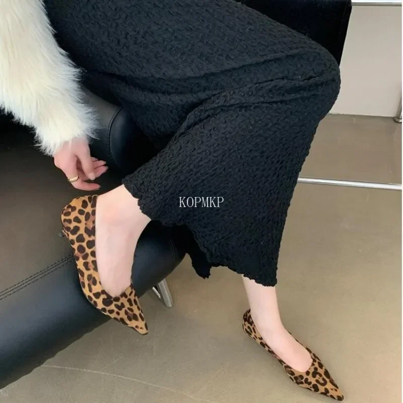 Bombas de grão leopardo para mulheres, mulas de festa do dedo apontado, salto alto strip-on, sapatos de casamento, primavera e outono