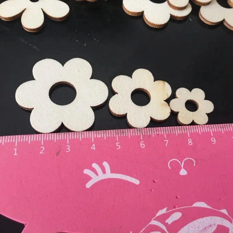 100 Stuks Houten Bloemen Ornamenten Met Gat Handgemaakte Houten Ambachten Accessoires Onderdelen Voor Plakboek Diy Huisdecoratie