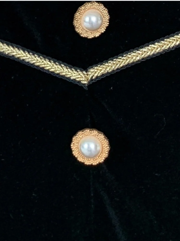 Pantalones de pierna ancha de terciopelo dorado para mujer, novedad de 2025, aspecto fino de otoño/invierno, pantalones cortos informales de edición coreana de cintura alta, pantalones cortos negros