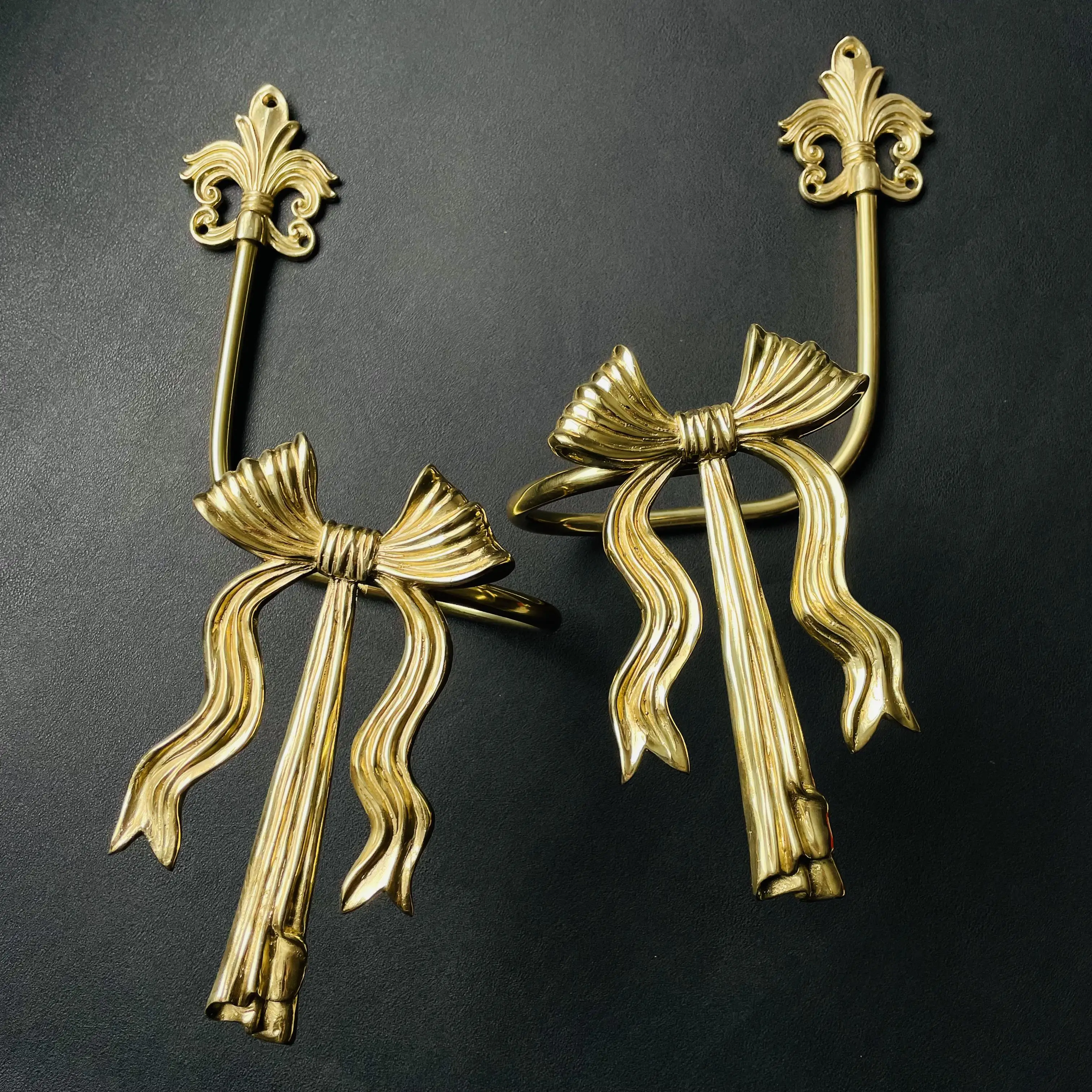 シンプルな真鍮製の弓型カーテン装飾用壁掛けフック