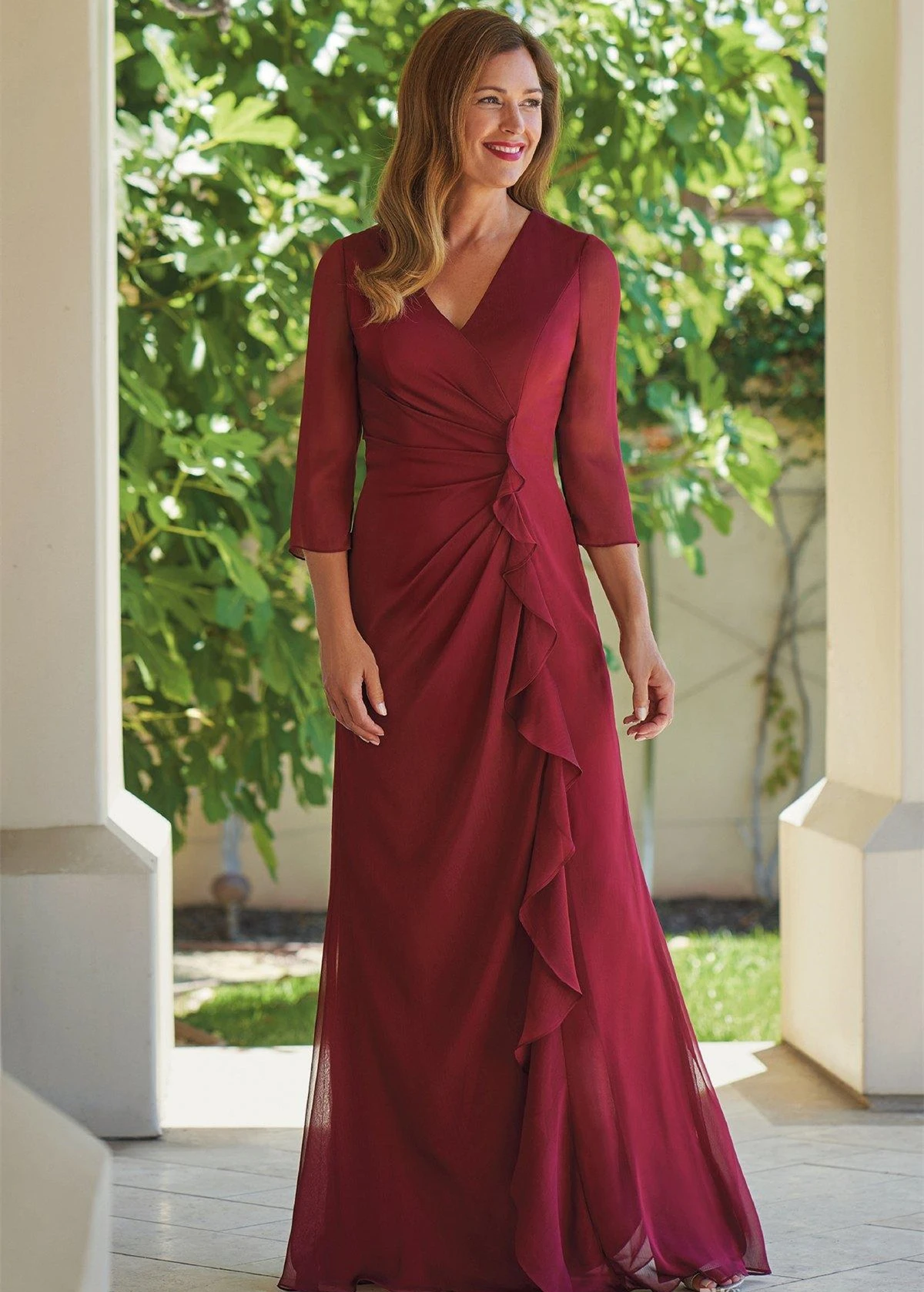 Burgundy V Neck Chiffon Mother of the Bride Groom Dresses 3/4 Long Sleeves Pleated Full Length Guest Party Dreess وصيفه الشرف فس