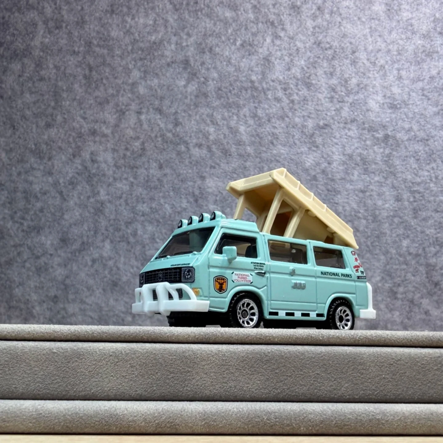 Matchbox Moving Parts 1986 Volkswagen T3 Vanagon Popular Diecast Model Car 1:64 Scale Metal Base Collectible Display Toy