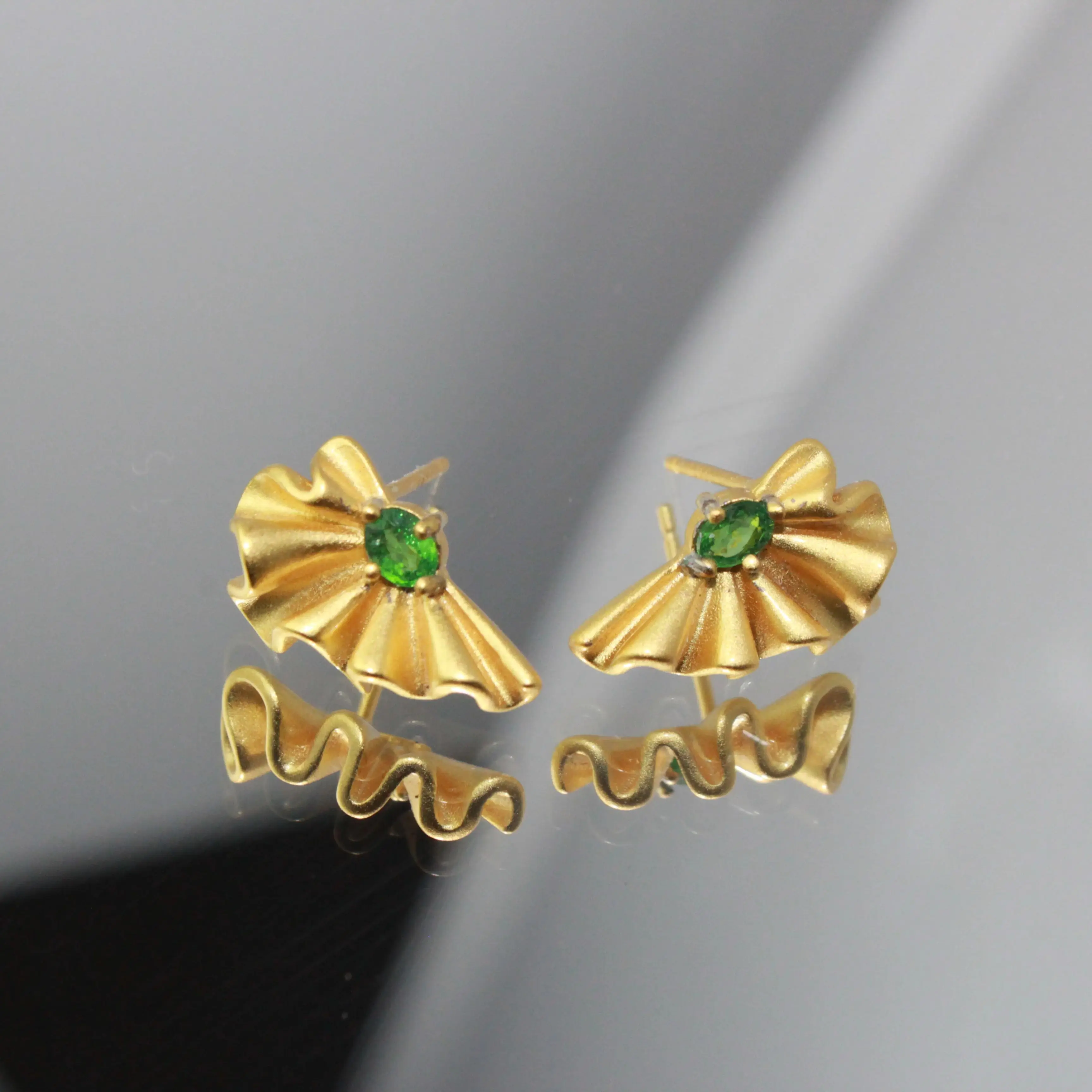 Elegant And Sophisticated Minimalist Tsavorite Stud Earrings-Fine Silver 925 Jewelry