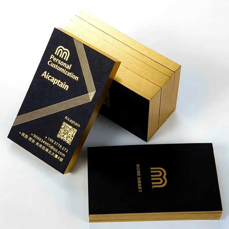 

Персонализированные визитки из черной хлопковой бумаги с золотым тиснением и рельефным логотипом для бизнеса