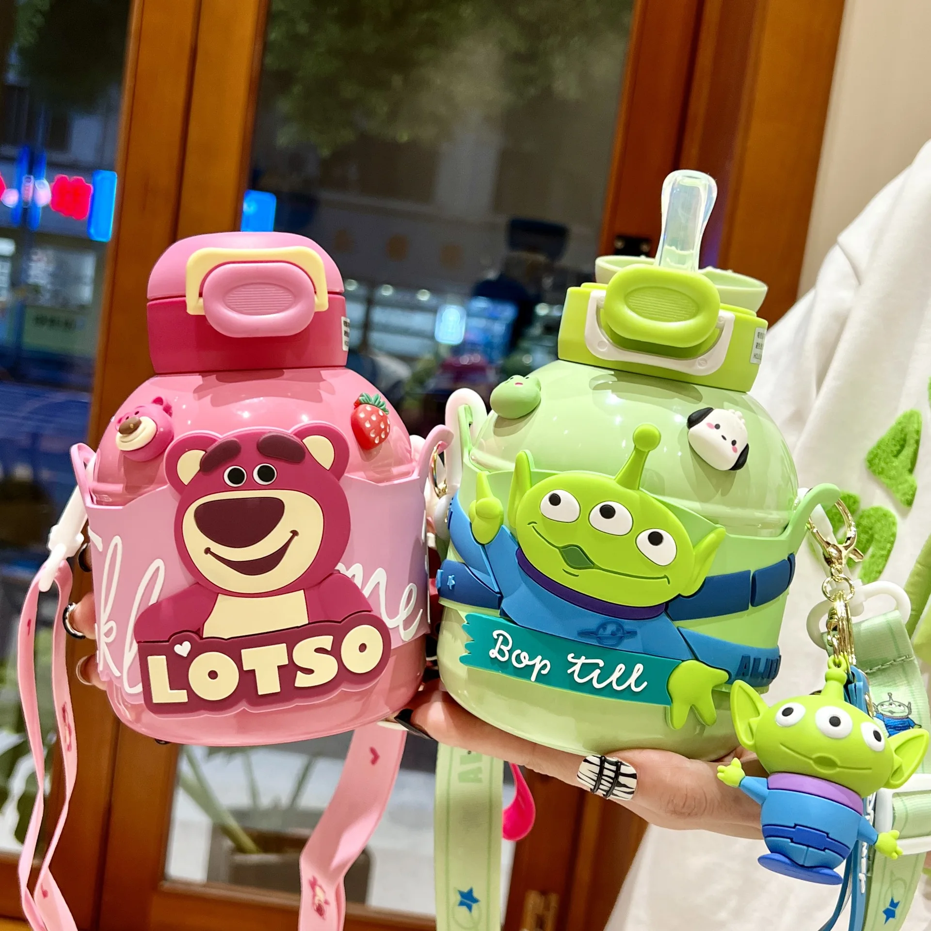 

Buzz Lightyear Lotso Alien new cute and fun cartoon pattern crossbody portable big belly insulated kettle for boys and girls