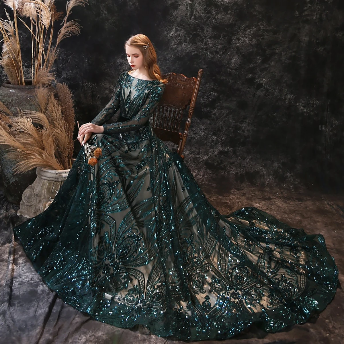 Dark Green Long Sleeve Wedding Dress With Sequined New Applique Backless Bridal Gowns Brush Train Robes De Mariée Hot Sale