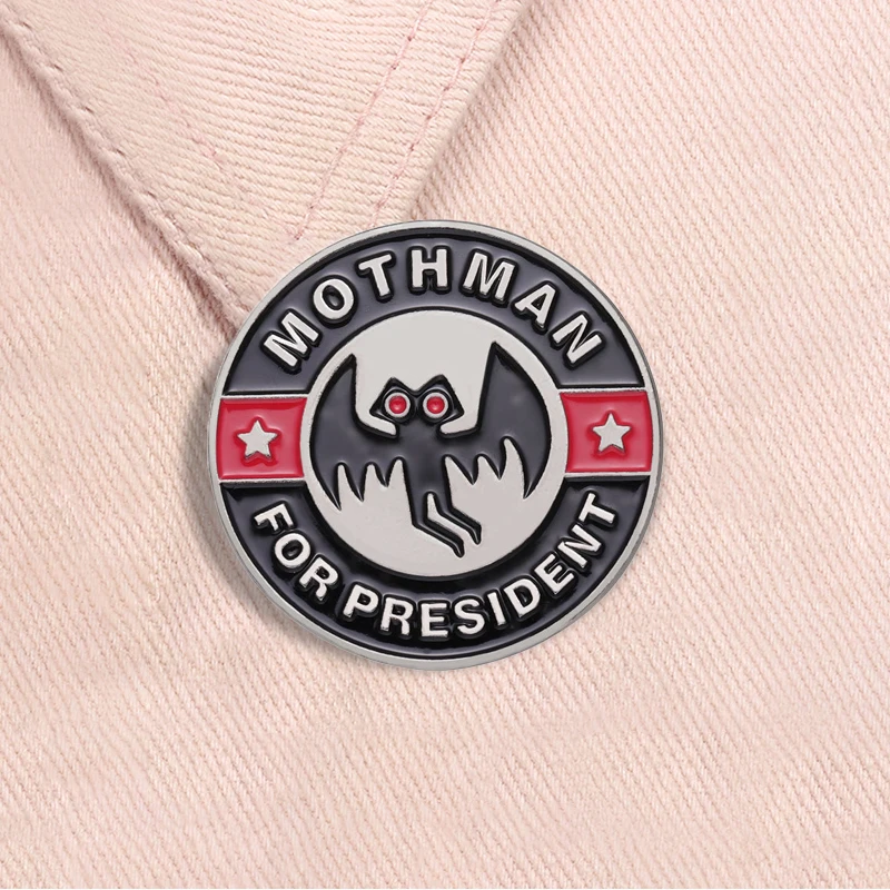 Mothman للرئيس المينا دبوس عيون حمراء غير مرئية مخلوق حملة السياسية Cryptozoology بروش شارة التلبيب مجوهرات هدية