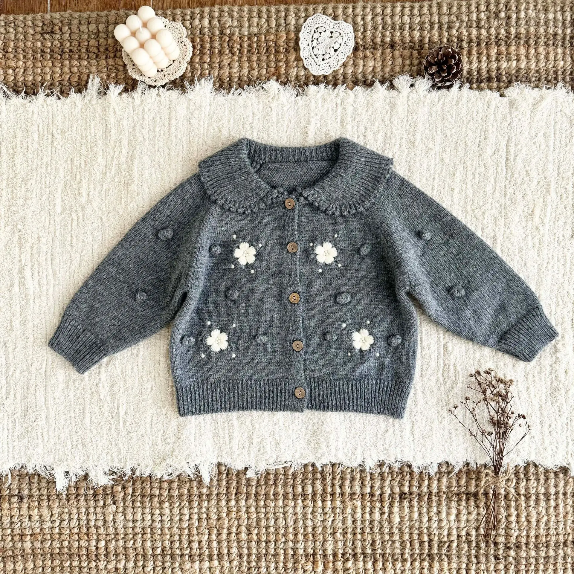 French Heavy Industry Grey Flower Sweater Coat Girl's Autumn/Winter Loose Knitted Cardigan Wearing Unique Top