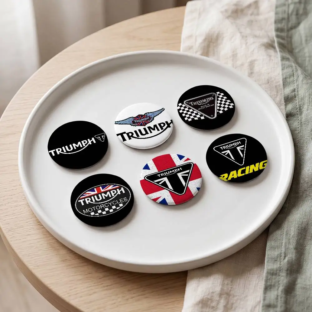 Insignias de dibujos animados con el logotipo de T-Triumphs, botón redondo, broche creativo, insignia, accesorios de decoración para bolsos, regalos para fanáticos, coleccionistas y amigos