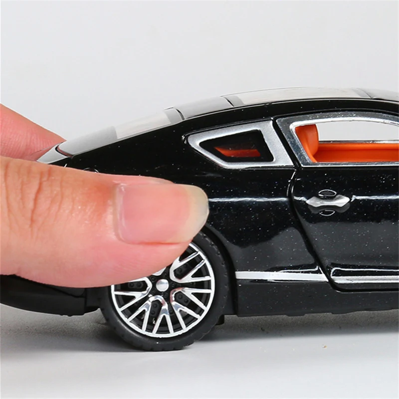 Continental GT-Modelo de brinquedo colecionável para crianças, escala 1:32, fundição, liga, som e luz, puxar para trás, presente de aniversário, novo