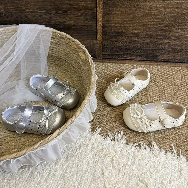 Baby-Flachschuhe mit runder Spitze, süße Polka-Dot-Kinderschuhe aus Leder, runde Zehen, 2026, brandneue Lauflernschuhe für Kleinkinder mit weicher Sohle – Detail 3