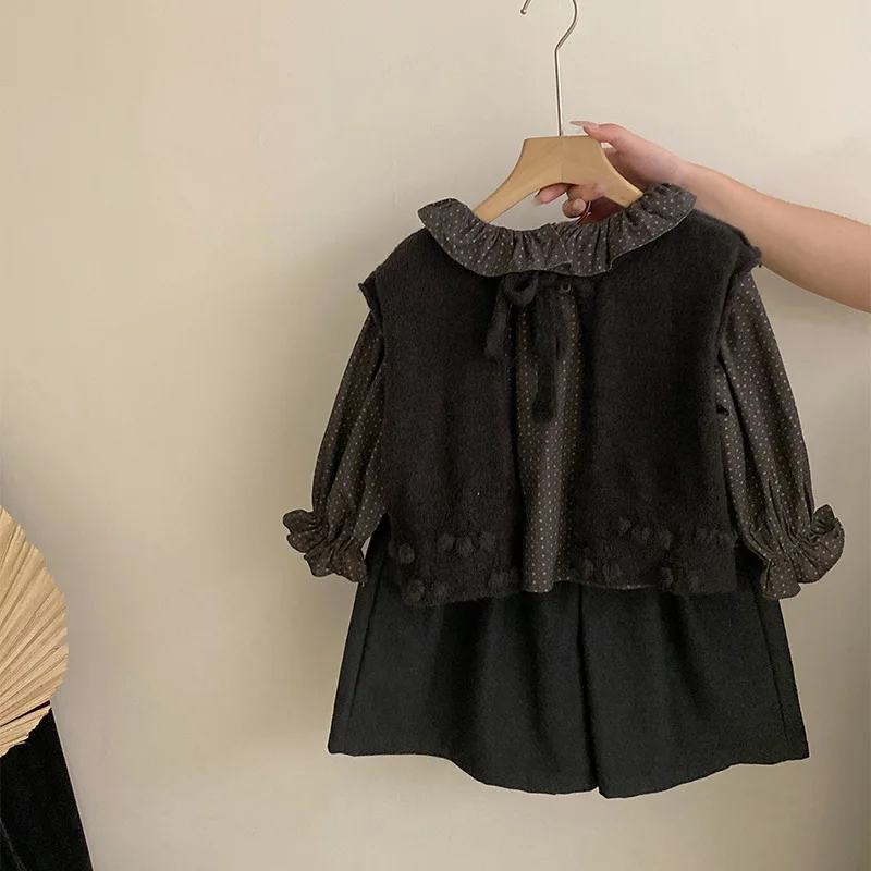 

Осень 2023 года для девочек в западном стиле, новая рубашка с цветочным принтом, однотонный жилет, универсальные повседневные брюки, модный комплект из 3 предметов