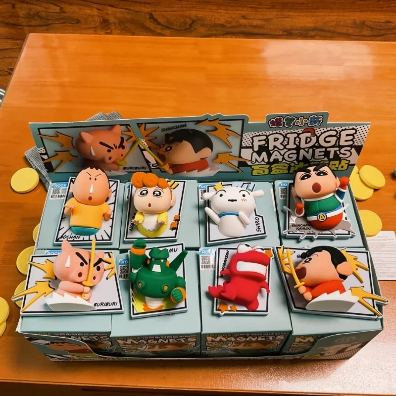 Crayon Shin chan Serie Manga Adesivo per frigorifero con scatola cieca Simpatico periferia Gioco alla moda Piccolo ornamento fatto a mano Regalo giocattolo