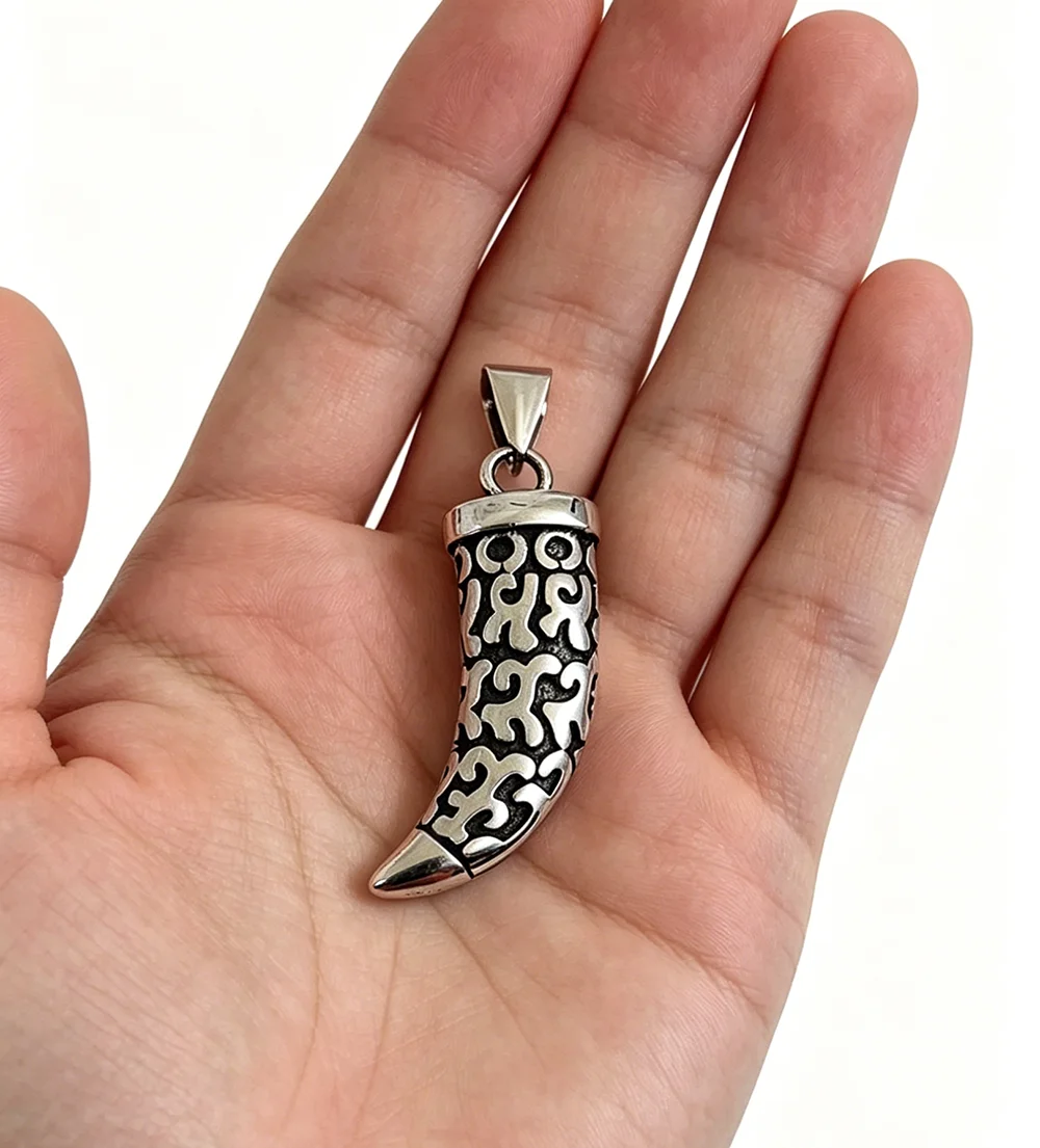 Retro cast wolf tooth stainless steel pendant, waterproof and non-fading blackening process, necklace keychain accessory