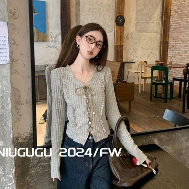 

Женская модная базовая футболка с длинным рукавом, мягкая, с V-образным вырезом, облегающая, милый дизайн, для весны, осени и зимы