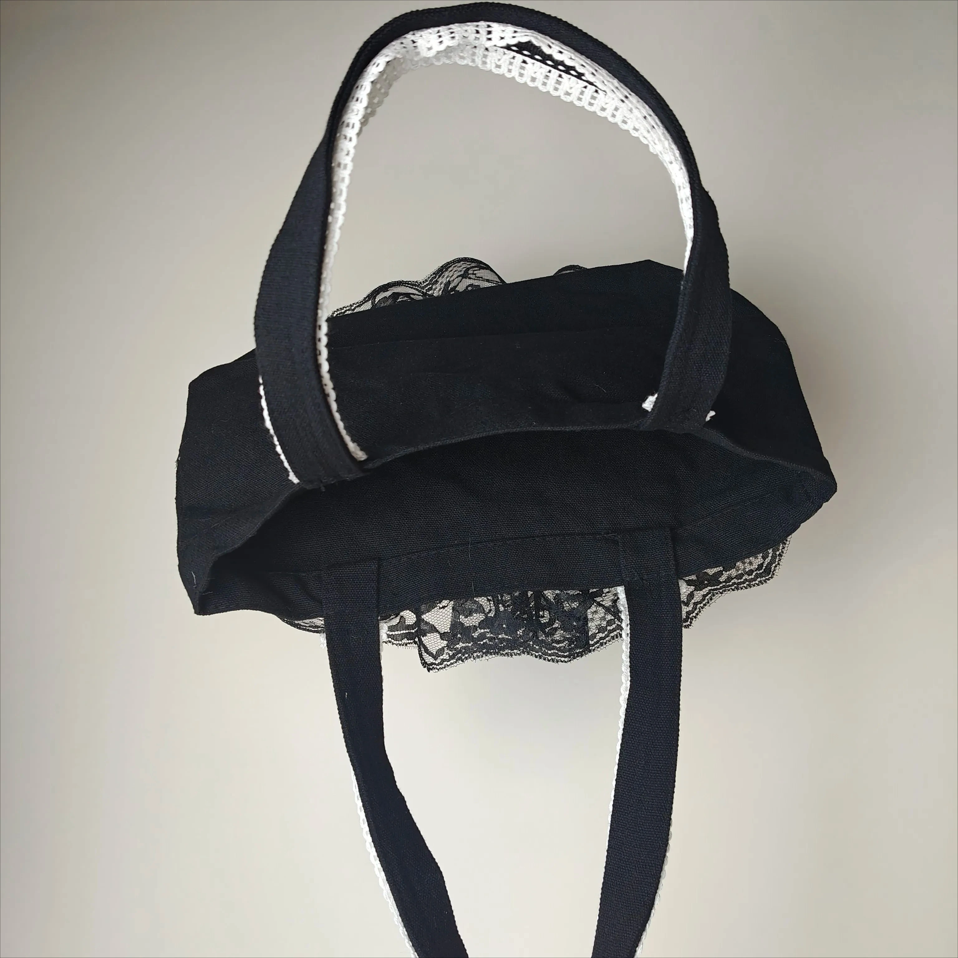 borsa-in-tela-stile-lolita-originale-con-pizzo-bianco-e-nero-borsa-a-mano-gotica-casual-moda-primavera-estate-2026-nuove-borse-da-donna